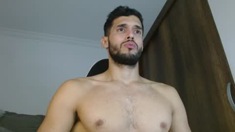 Snapshot of noah_jhonsonn chatting on January 15, 2025, 5:26 pm Noah online show from January 15, 2025, 5:26 pm