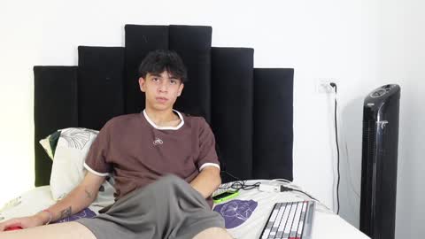 Snapshot of noah_loveboy chatting on January 17, 2025, 7:27 pm Noah online show from January 17, 2025, 7:27 pm