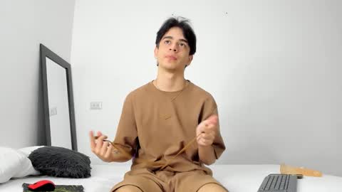 Snapshot of noah_loveboy chatting on September 22, 2025, 8:33 pm Noah online show from September 22, 2025, 8:33 pm