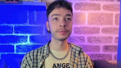    online show from September 25, 2025, 12:42 pm