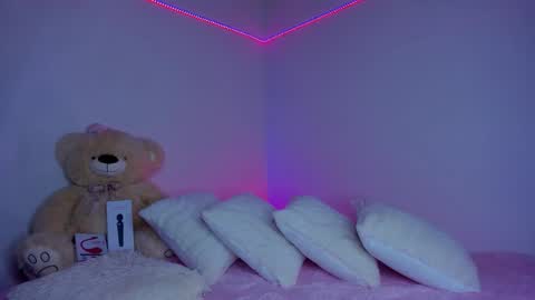 Snapshot of noah_russel chatting on November 18, 2025, 5:39 pm Noah online show from November 18, 2025, 5:39 pm