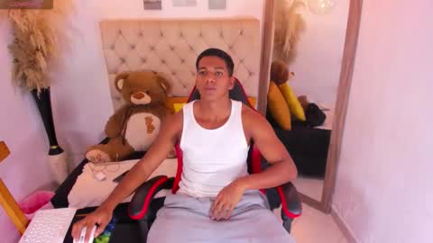 N O AH - S T H O  N E online show from January 19, 2026, 3:10 am