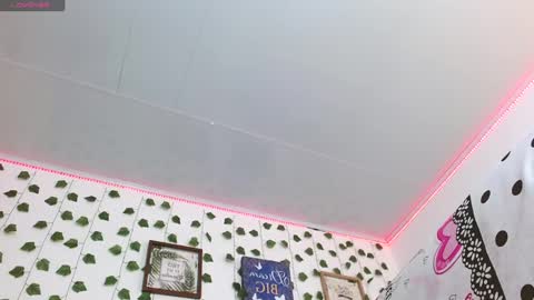 noah tyler  online show from February 20, 2025, 8:14 pm