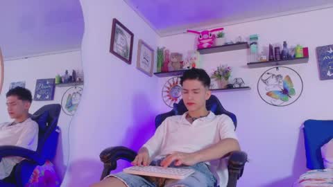Snapshot of noah_tyler_ chatting on June 1, 2026, 10:33 pm noah tyler online show from June 1, 2026, 10:33 pm