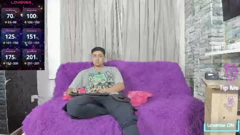 Noahandbunny online show from June 18, 2026, 11:14 am