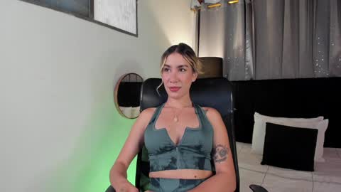 Snapshot of noahandlauren chatting on December 19, 2024, 8:44 pm . . online show from December 19, 2024, 8:44 pm