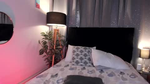 Snapshot of noahandlauren chatting on February 15, 2025, 12:15 am . . online show from February 15, 2025, 12:15 am