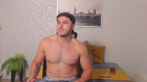 Snapshot of noahstevenss chatting on August 9, 2026, 1:51 am Noah Stevenss online show from August 9, 2026, 1:51 am
