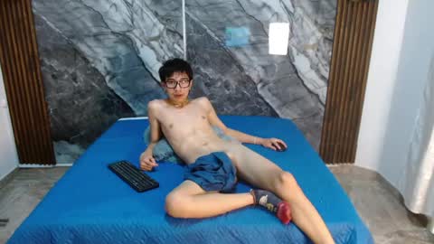 Snapshot of noahwalker__ chatting on April 20, 2026, 11:06 pm online show from April 20, 2026, 11:06 pm