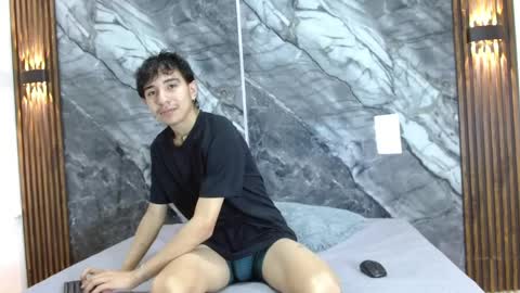 Snapshot of noahwalker__ chatting on April 25, 2026, 2:25 am online show from April 25, 2026, 2:25 am