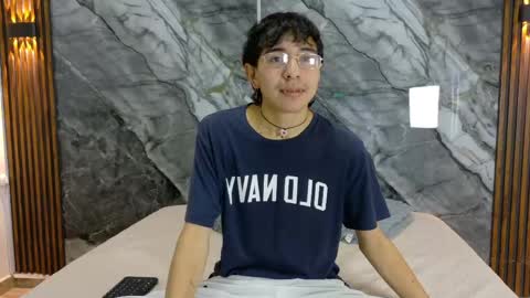 Snapshot of noahwalker__ chatting on May 4, 2026, 11:06 am online show from May 4, 2026, 11:06 am