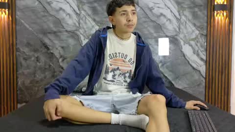 Snapshot of noahwalker__ chatting on June 2, 2026, 11:01 am online show from June 2, 2026, 11:01 am