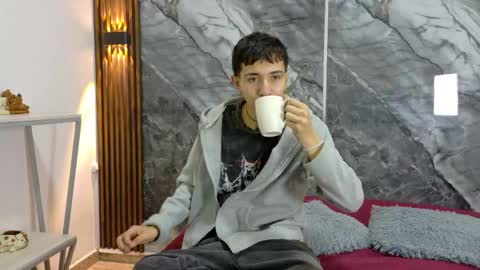 Snapshot of noahwalker__ chatting on June 3, 2026, 11:13 am online show from June 3, 2026, 11:13 am