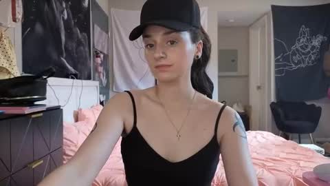 Snapshot of noelle1229 chatting on June 5, 2026, 4:24 pm Noelle online show from June 5, 2026, 4:24 pm