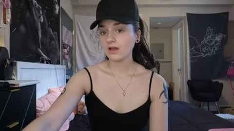 Snapshot of noelle1229 chatting on June 12, 2026, 6:18 pm Noelle online show from June 12, 2026, 6:18 pm