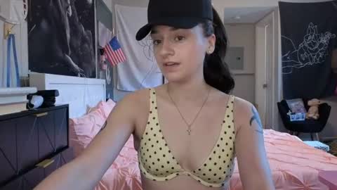 Snapshot of noelle1229 chatting on July 7, 2026, 7:07 pm Noelle online show from July 7, 2026, 7:07 pm
