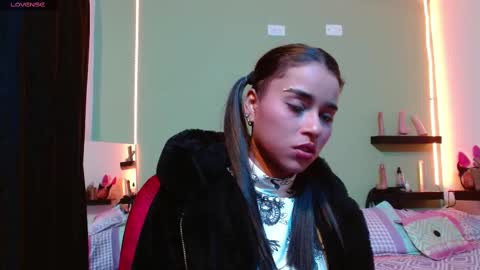 Noha Thomson online show from February 13, 2025, 1:40 am