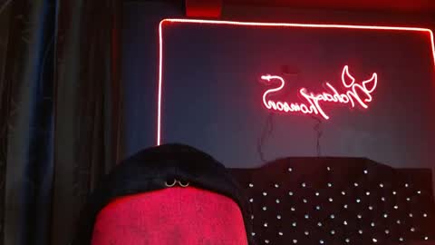 Noha Thomson online show from May 5, 2026, 11:35 pm