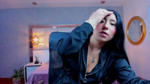 Snapshot of nohemi_louse chatting on June 9, 2026, 7:03 pm Nohemi online show from June 9, 2026, 7:03 pm