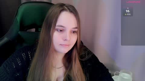 noir_ember_ online show from May 4, 2026, 3:52 pm
