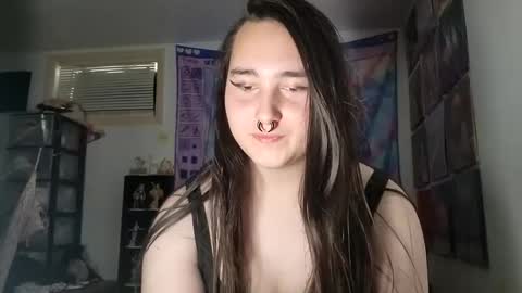 Snapshot of nonbinarybeauty20 chatting on February 23, 2025, 8:11 pm nonbinarybeauty20 online show from February 23, 2025, 8:11 pm