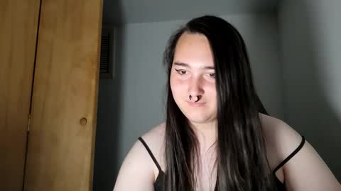 Snapshot of nonbinarybeauty20 chatting on October 2, 2025, 2:18 am nonbinarybeauty20 online show from October 2, 2025, 2:18 am