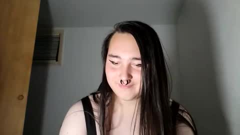 Snapshot of nonbinarybeauty20 chatting on October 27, 2025, 3:43 am nonbinarybeauty20 online show from October 27, 2025, 3:43 am