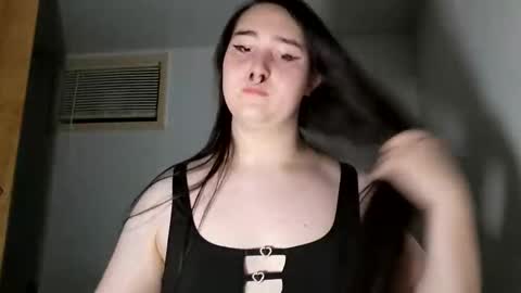 nonbinarybeauty20 online show from February 4, 2026, 2:50 am