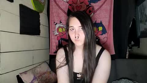 nonbinarybeauty20 online show from May 13, 2026, 7:17 am