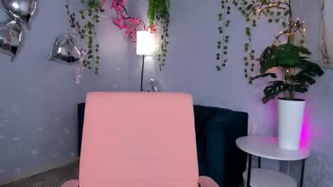 nonna_noffer online show from April 24, 2026, 11:23 am