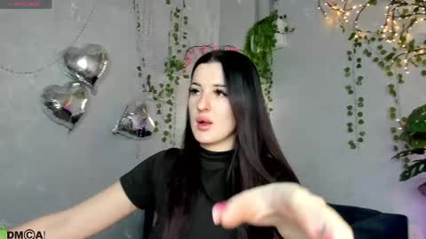 nonna_noffer online show from May 3, 2026, 10:32 am