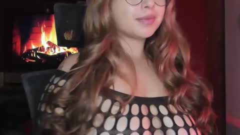 Snapshot of noorthernlightss chatting on December 16, 2025, 4:06 am Ara online show from December 16, 2025, 4:06 am