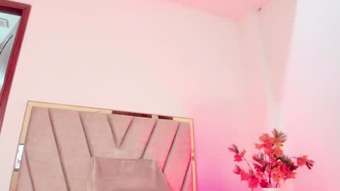 Snapshot of nora_dasilva chatting on December 6, 2024, 12:45 am Nora Da Silva online show from December 6, 2024, 12:45 am