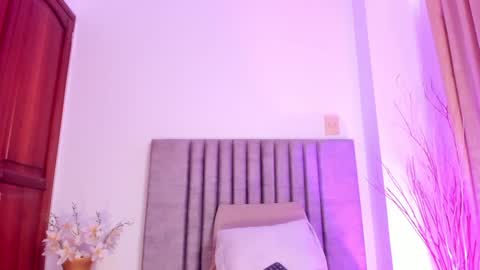 Snapshot of nora_dasilva chatting on December 7, 2024, 5:20 pm Nora Da Silva online show from December 7, 2024, 5:20 pm