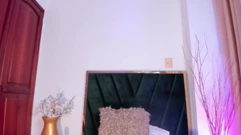 Snapshot of nora_dasilva chatting on November 11, 2025, 1:05 am Nora Da Silva online show from November 11, 2025, 1:05 am