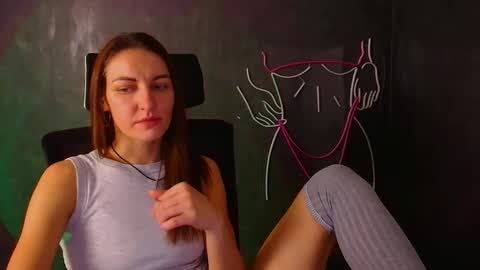 Snapshot of nora_n chatting on October 14, 2025, 12:33 am Nora online show from October 14, 2025, 12:33 am