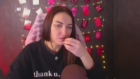 Snapshot of nora_n chatting on December 4, 2025, 2:04 pm Nora online show from December 4, 2025, 2:04 pm