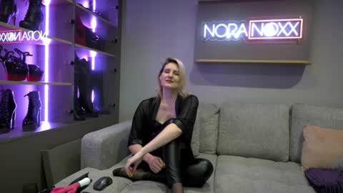 Snapshot of nora_noxx chatting on June 16, 2026, 8:22 pm NoraNoxx online show from June 16, 2026, 8:22 pm