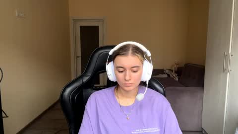 Elena online show from May 4, 2026, 11:17 am