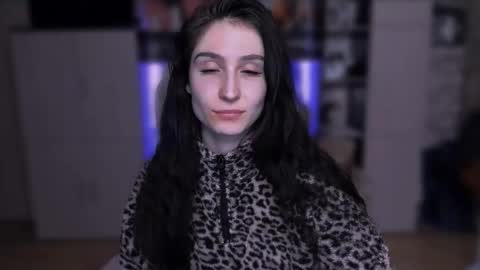 Hazel online show from March 1, 2026, 9:50 pm