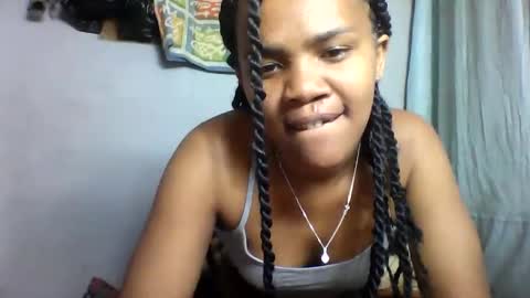 nosminah01 online show from September 8, 2025, 3:33 pm