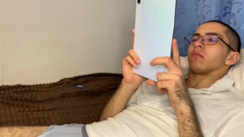 notatheeena online show from October 17, 2025, 6:43 pm