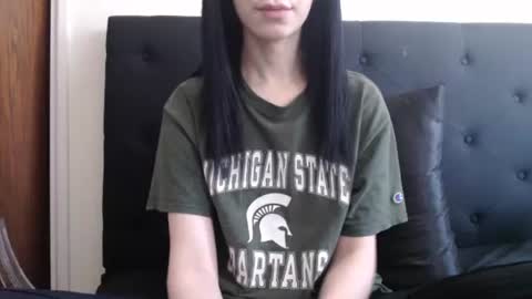 Olivia online show from December 4, 2025, 7:55 pm