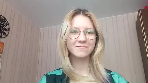 Sari  It is my first day  online show from February 6, 2026, 7:12 am