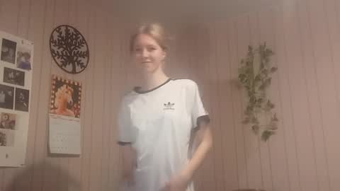 Sari  It is my first day  online show from March 7, 2026, 3:20 pm