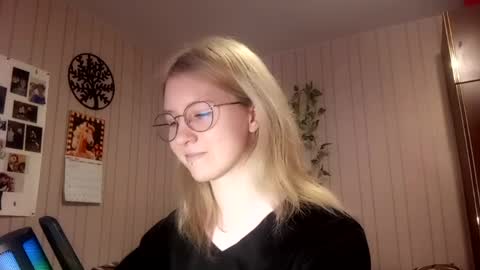 Sari  It is my first day  online show from March 17, 2026, 2:09 pm