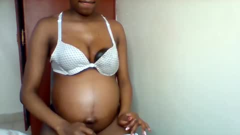 Snapshot of nubian_queen1033 chatting on September 21, 2025, 4:14 am happie online show from September 21, 2025, 4:14 am