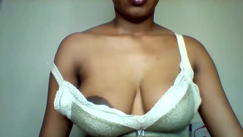 Snapshot of nubian_queen1033 chatting on January 18, 2026, 2:54 pm happie online show from January 18, 2026, 2:54 pm