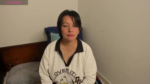 nuit_rose online show from March 4, 2025, 1:45 am