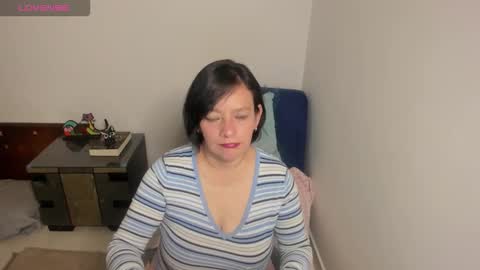 nuit_rose online show from September 14, 2025, 1:49 am